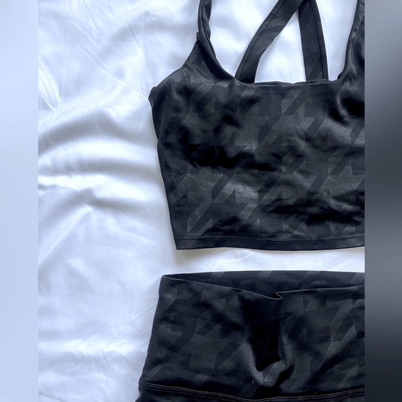 BeachRiot matching set. Hounds tooth top and bottom. Workout leggings and top - Picture 2 of 4